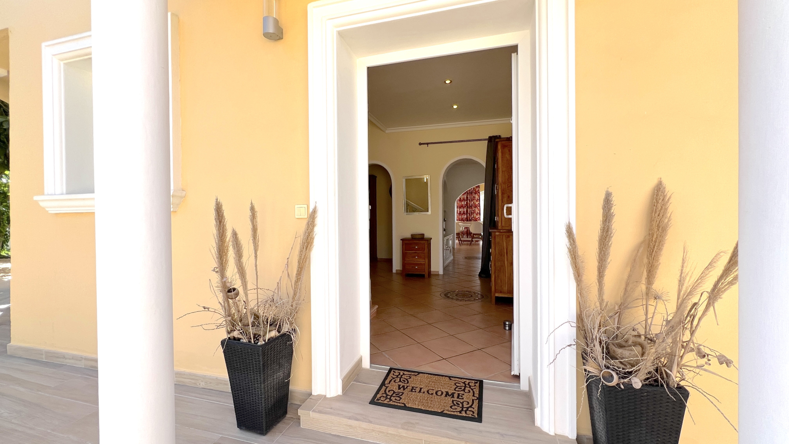 Top gepflegte Villa mit 2 Dachterrassen und vielen Extras,  aktuelle Vermietungslizenz liegt vor.