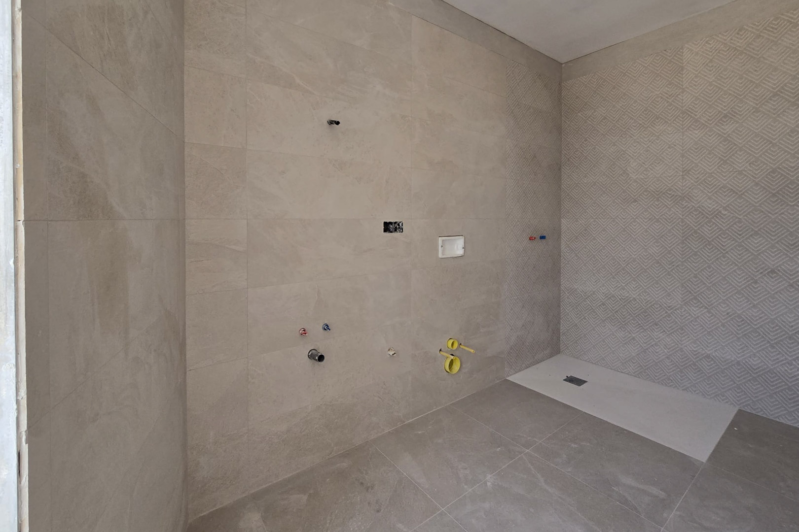 8288VER Villa moderna en construcción cerca al mar a la venta en Vergel.