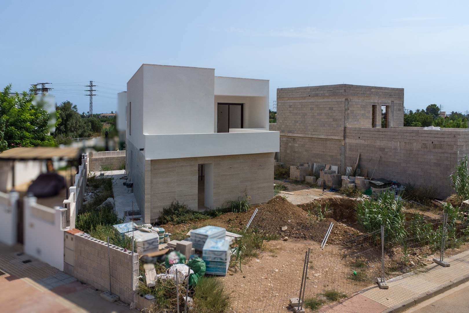8288VER Villa moderna en construcción cerca al mar a la venta en Vergel.