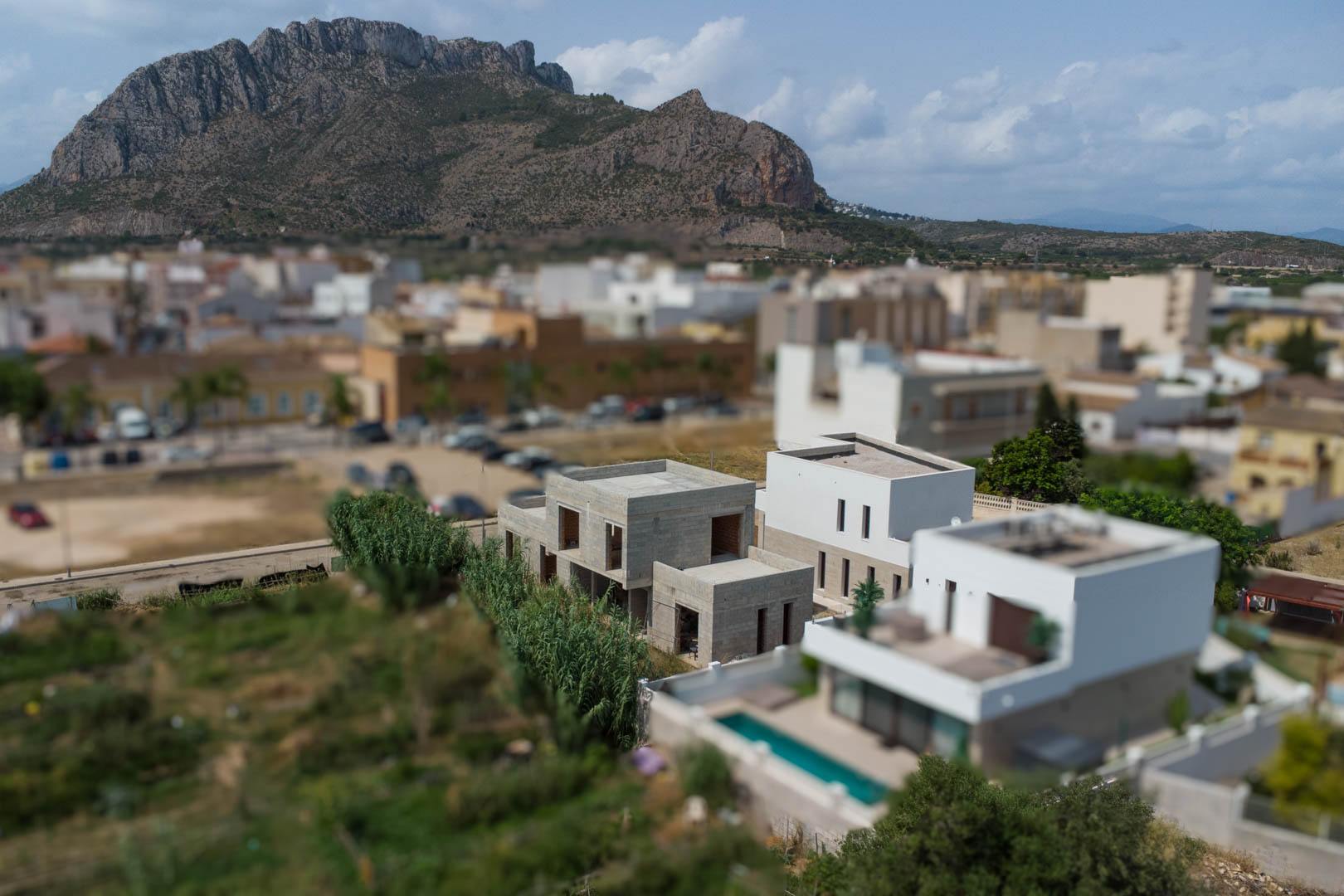 8288VER Villa moderna en construcción cerca al mar a la venta en Vergel.