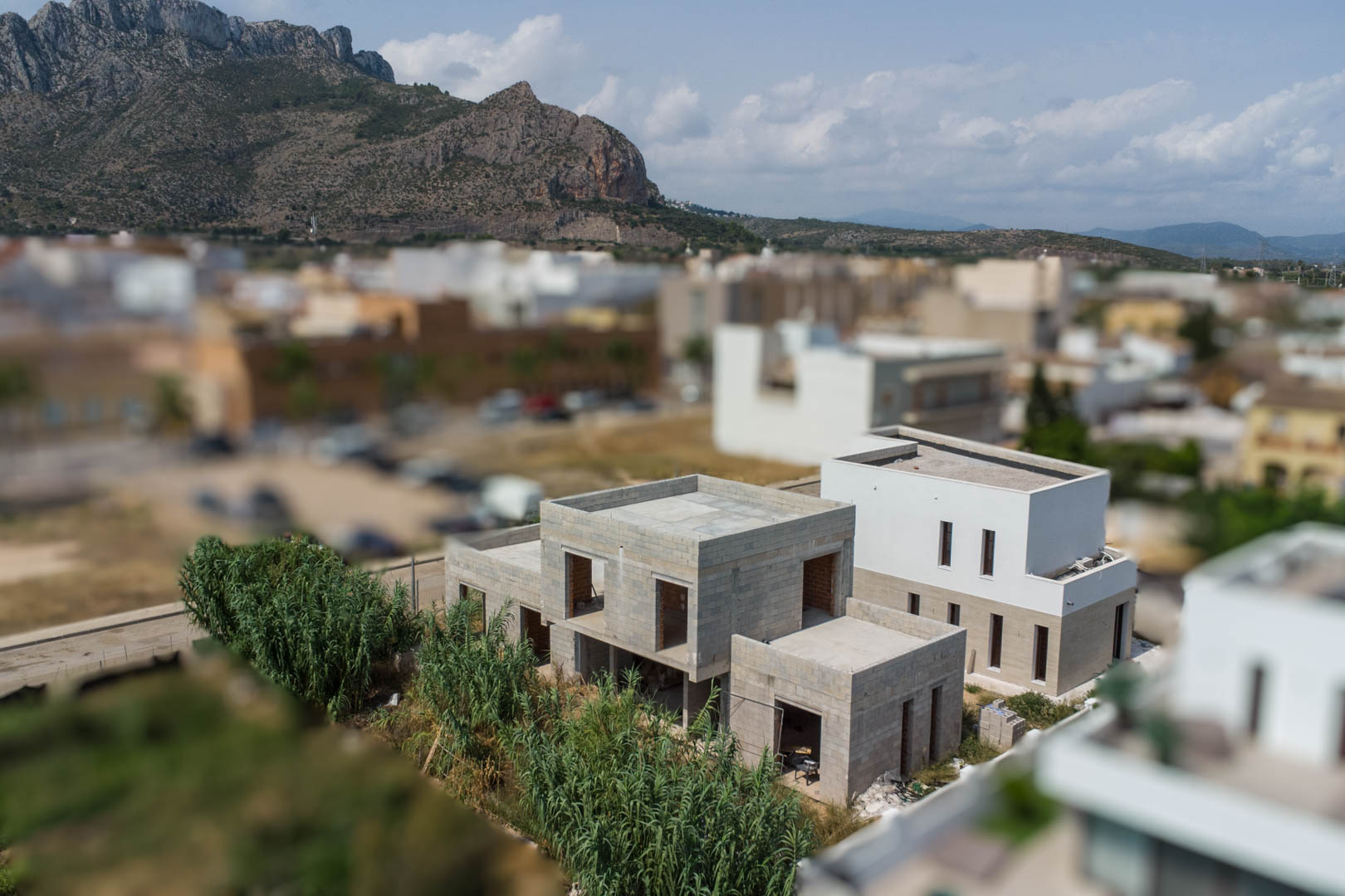 8288VER Villa moderna en construcción cerca al mar a la venta en Vergel.