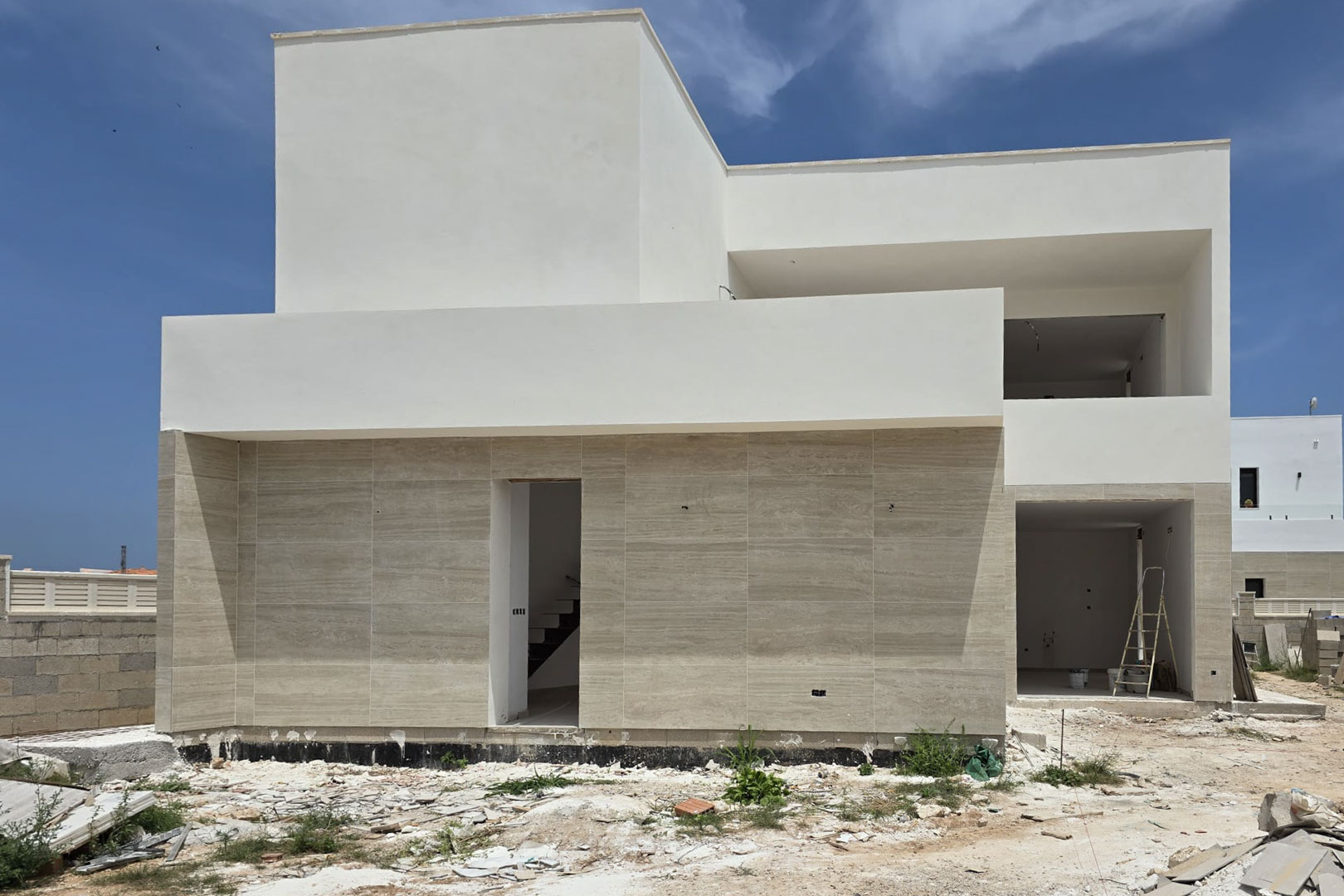 8288VER Villa moderna en construcción cerca al mar a la venta en Vergel.