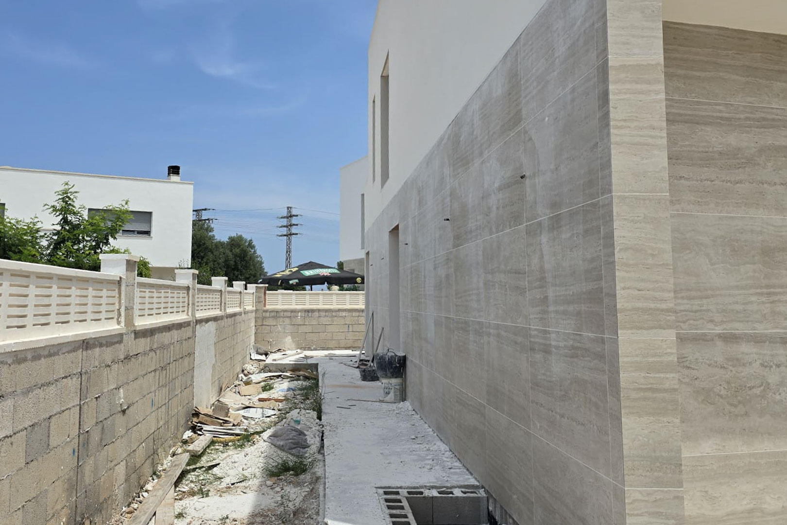 8288VER Villa moderna en construcción cerca al mar a la venta en Vergel.