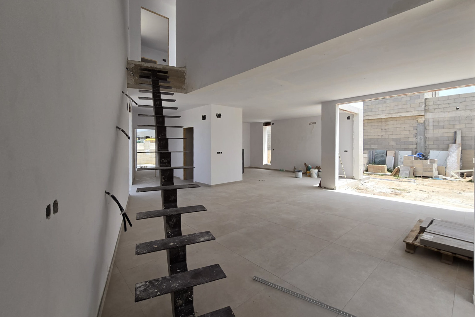 8288VER Villa moderna en construcción cerca al mar a la venta en Vergel.