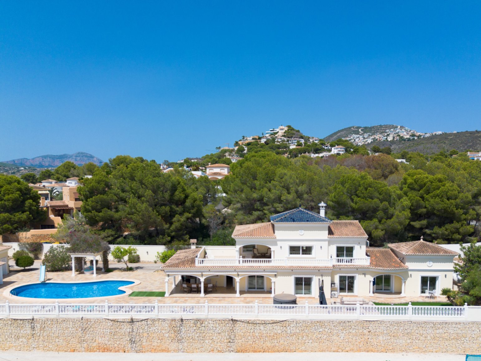 AM-12515DR - Gran villa elegante con vistas al mar en venta en Moraira