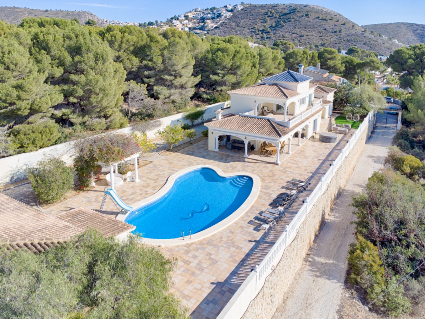 AM-12515DR - Gran villa elegante con vistas al mar en venta en Moraira
