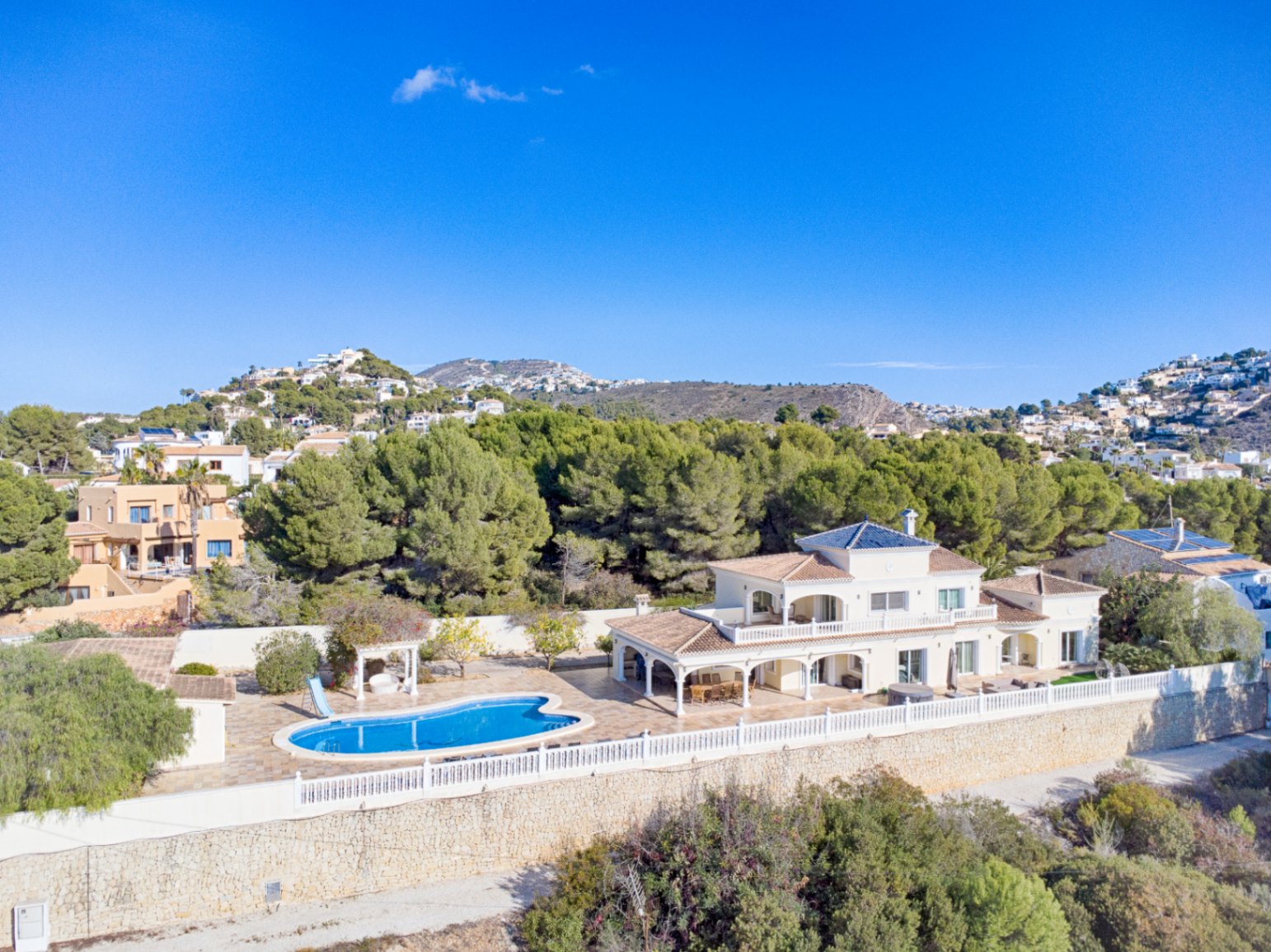 AM-12515DR - Gran villa elegante con vistas al mar en venta en Moraira