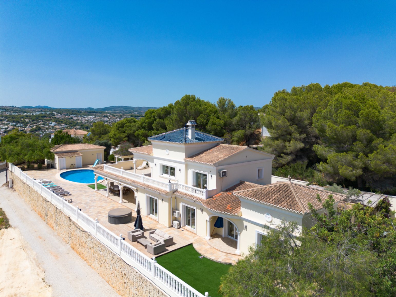 AM-12515DR - Gran villa elegante con vistas al mar en venta en Moraira
