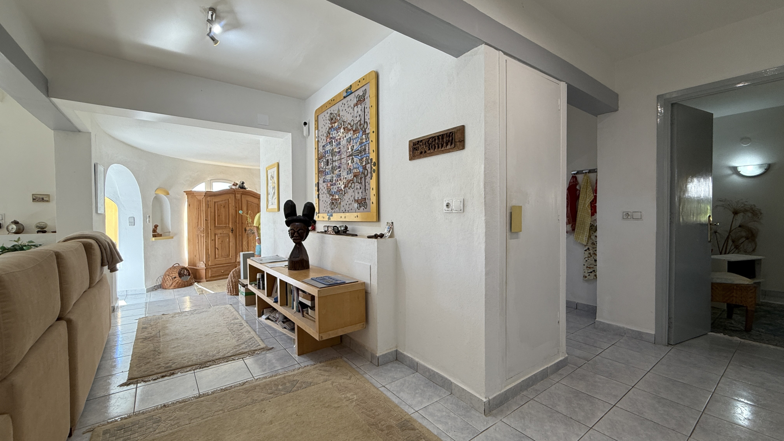 Grote villa op een hoekperceel met zwembad en dubbele garage op een toplocatie in Benissa Montemar