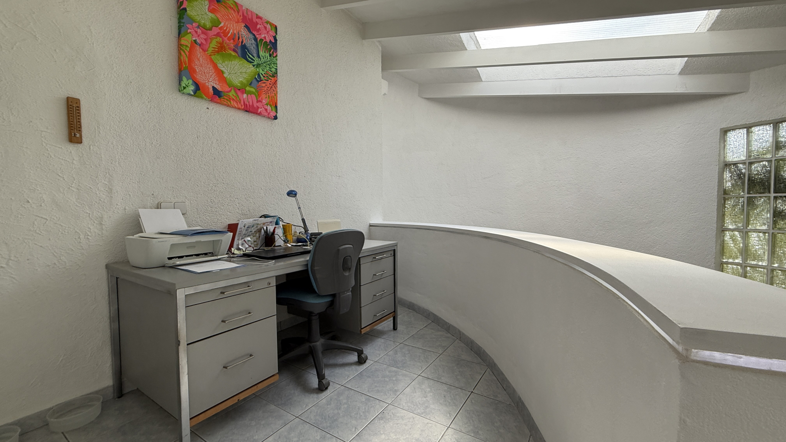 Grote villa op een hoekperceel met zwembad en dubbele garage op een toplocatie in Benissa Montemar