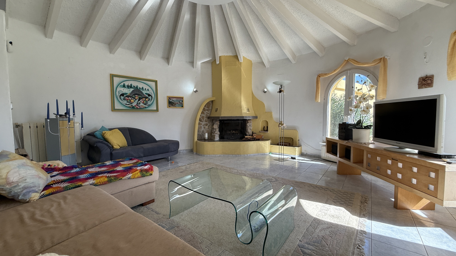 Grote villa op een hoekperceel met zwembad en dubbele garage op een toplocatie in Benissa Montemar