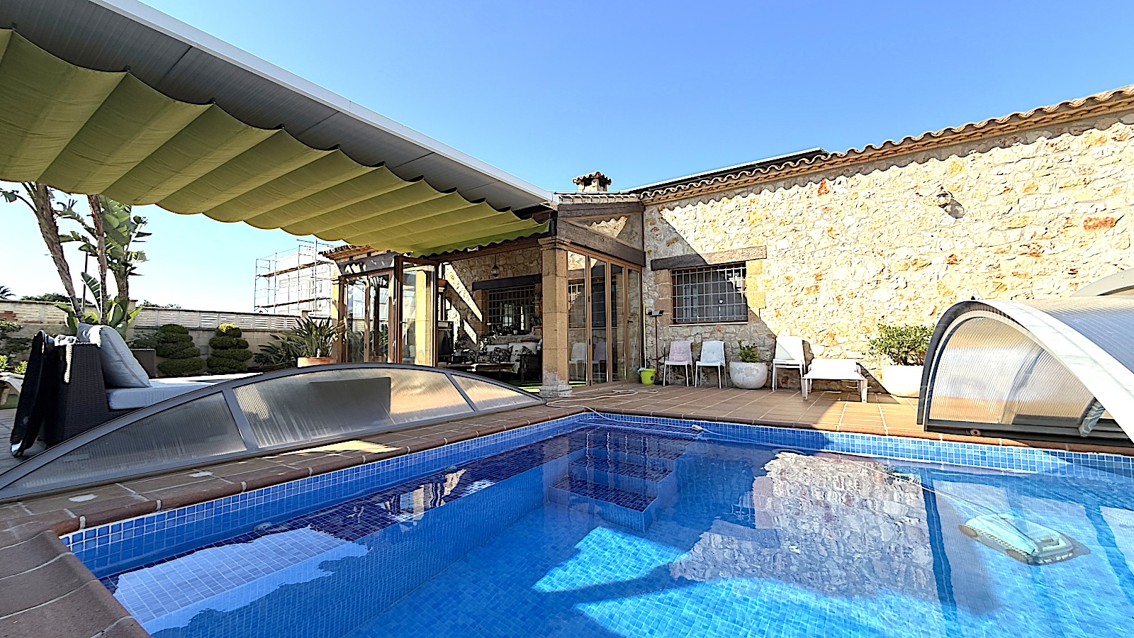 Exclusieve villa in mediterrane stijl die luxe, energie-efficiëntie en hoogwaardige materialen combineert.