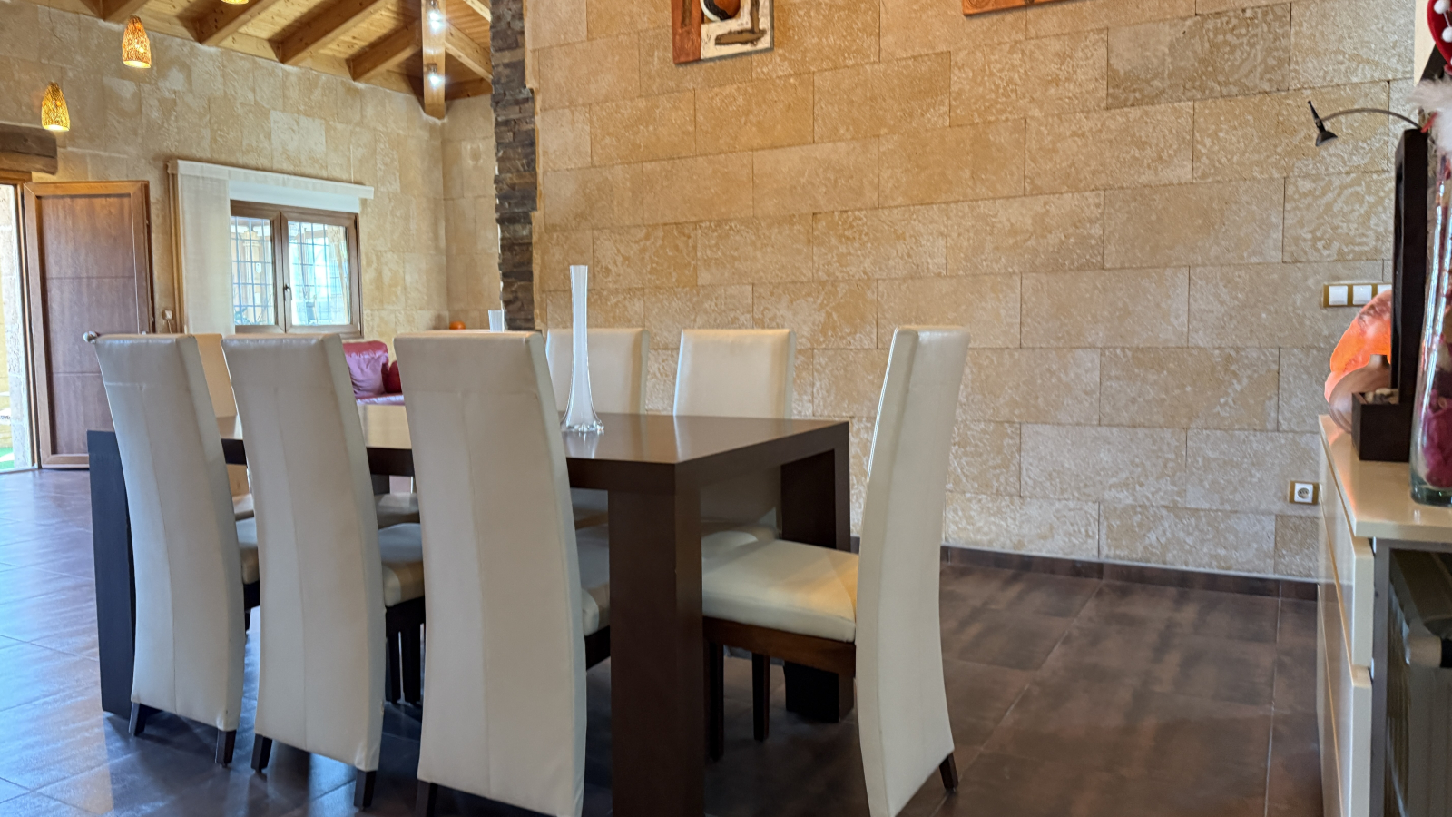 Exclusieve villa in mediterrane stijl die luxe, energie-efficiëntie en hoogwaardige materialen combineert.