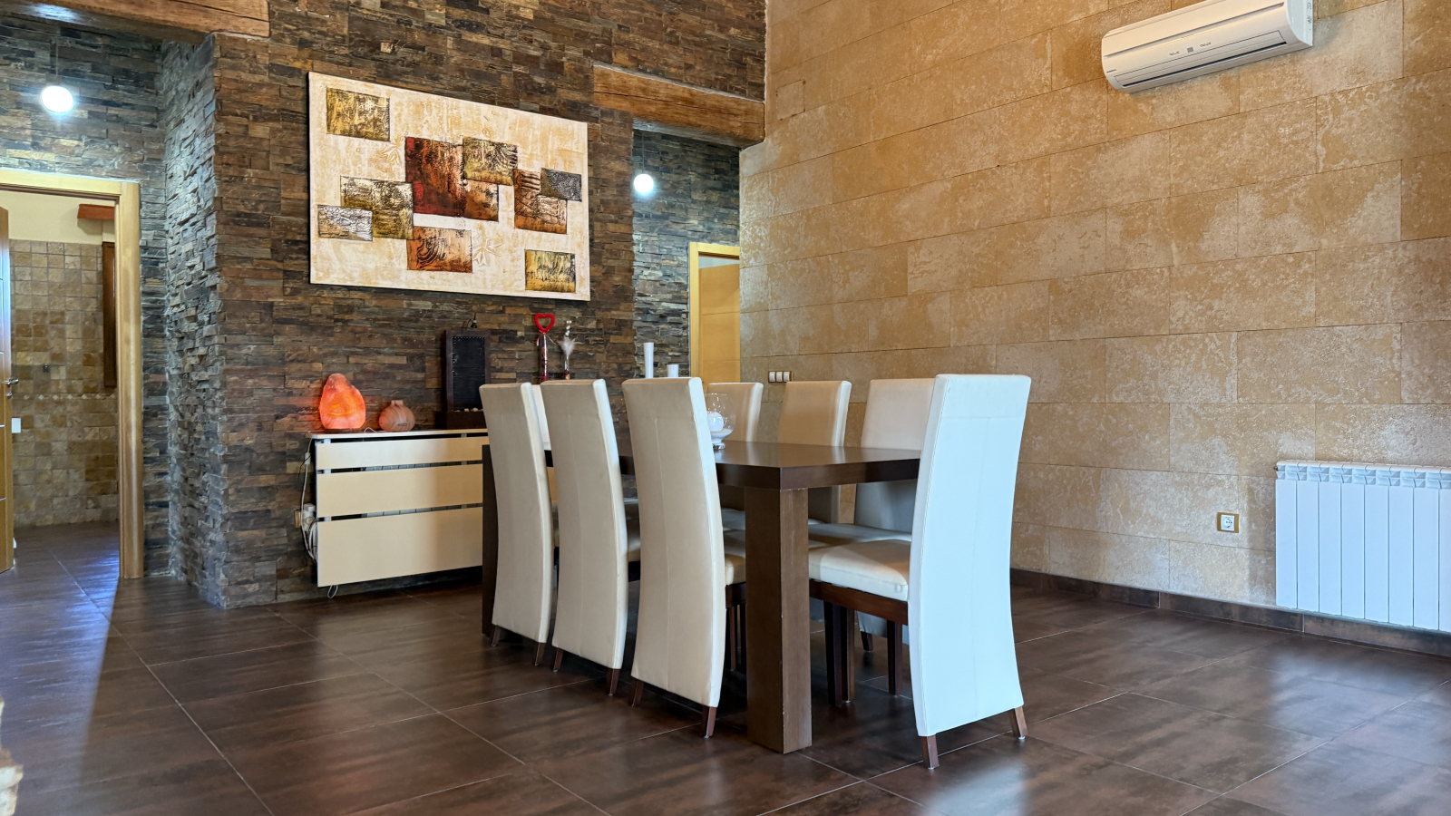 Exclusieve villa in mediterrane stijl die luxe, energie-efficiëntie en hoogwaardige materialen combineert.