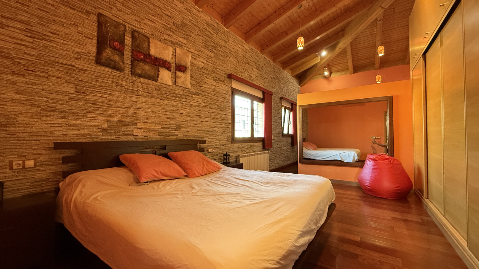 Exclusieve villa in mediterrane stijl die luxe, energie-efficiëntie en hoogwaardige materialen combineert.