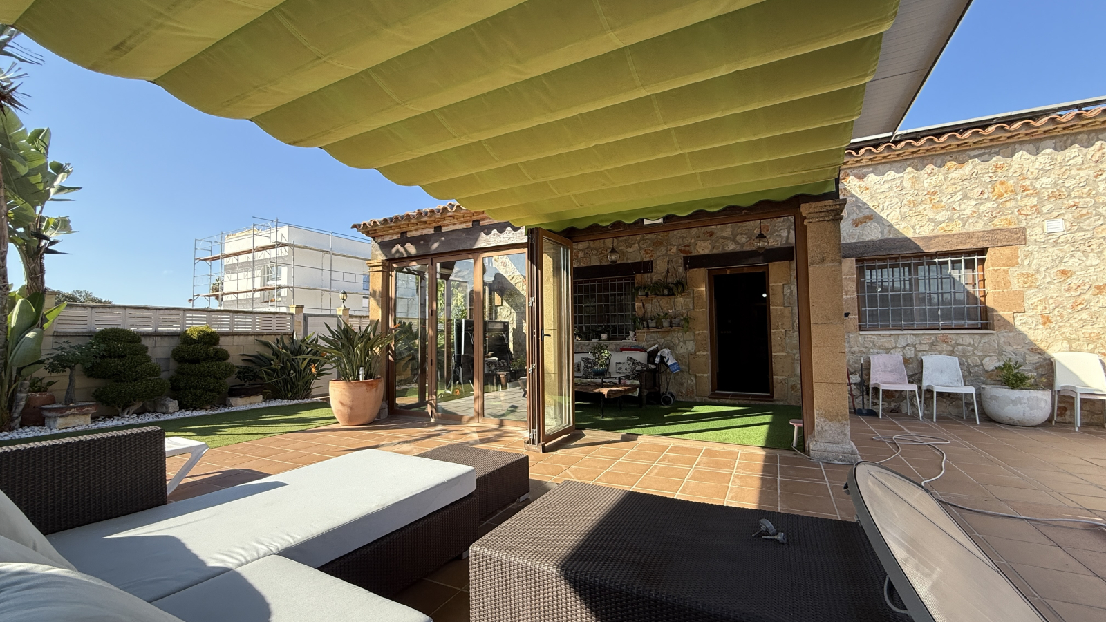 Exclusieve villa in mediterrane stijl die luxe, energie-efficiëntie en hoogwaardige materialen combineert.