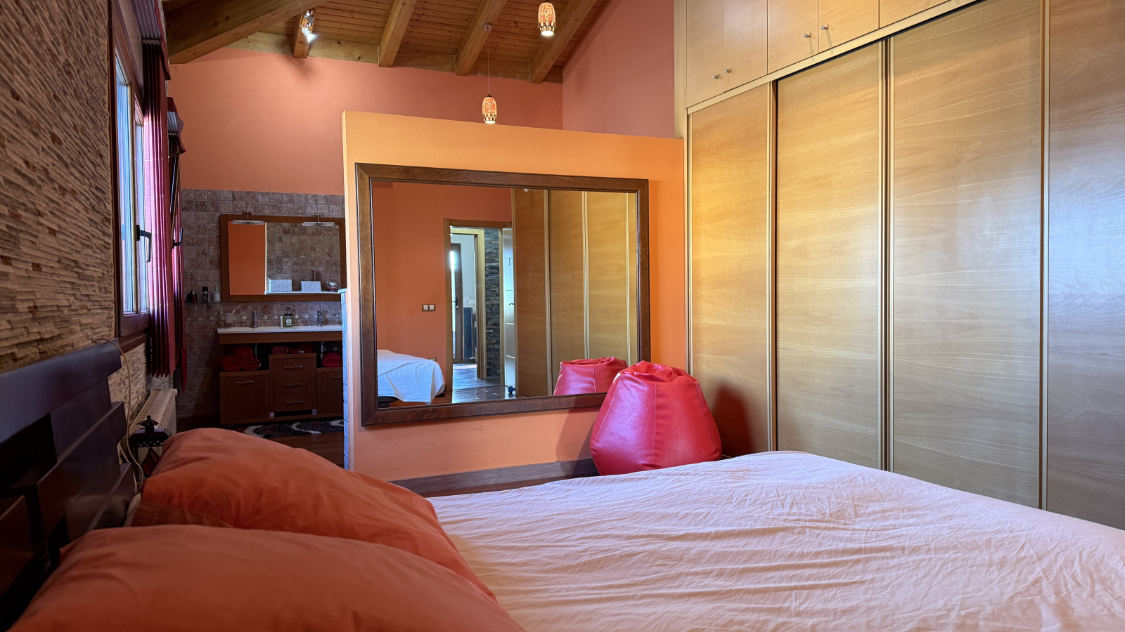 Exclusieve villa in mediterrane stijl die luxe, energie-efficiëntie en hoogwaardige materialen combineert.