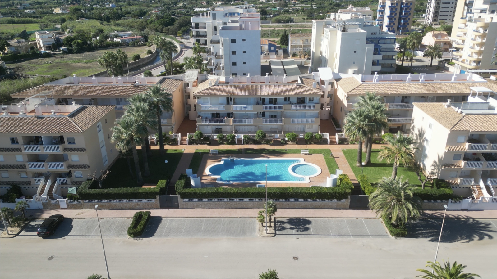 Fantástico apartamento de 3 dormitorios en un bonito complejo junto a la playa.