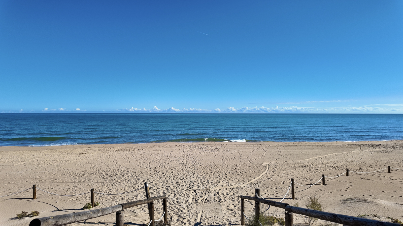 Fantástico apartamento de 3 dormitorios en un bonito complejo junto a la playa.