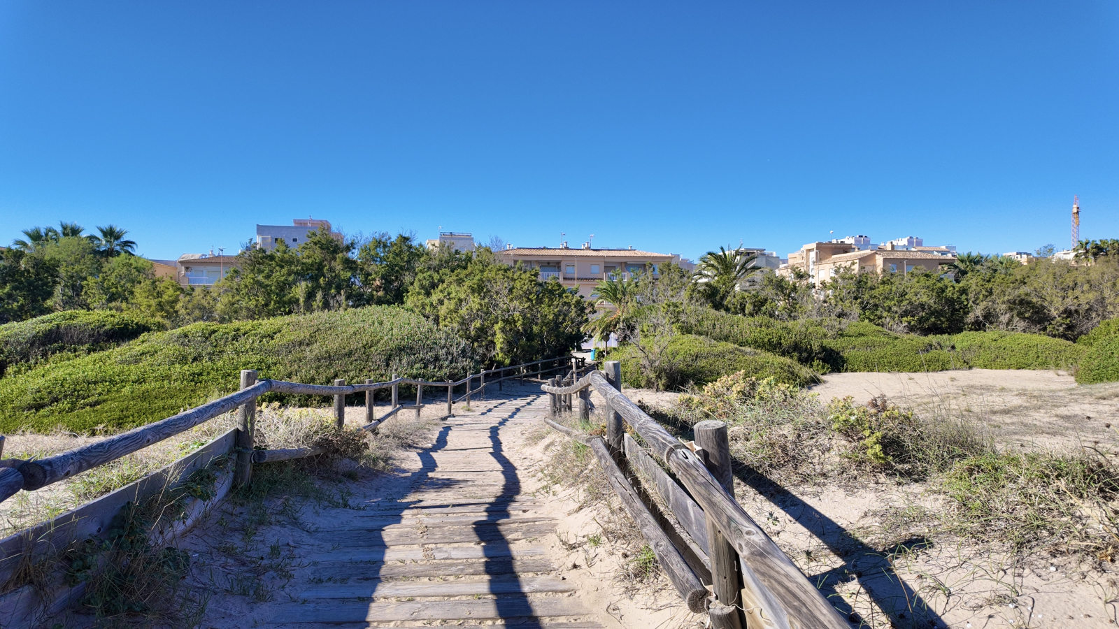 Fantástico apartamento de 3 dormitorios en un bonito complejo junto a la playa.