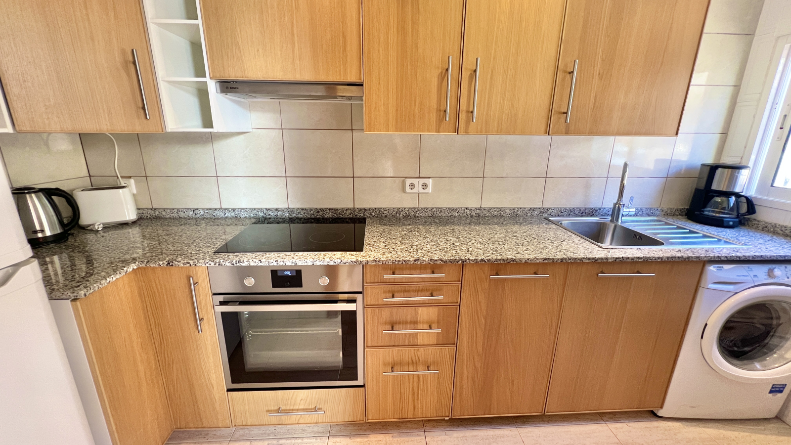 Fantástico apartamento de 3 dormitorios en un bonito complejo junto a la playa.