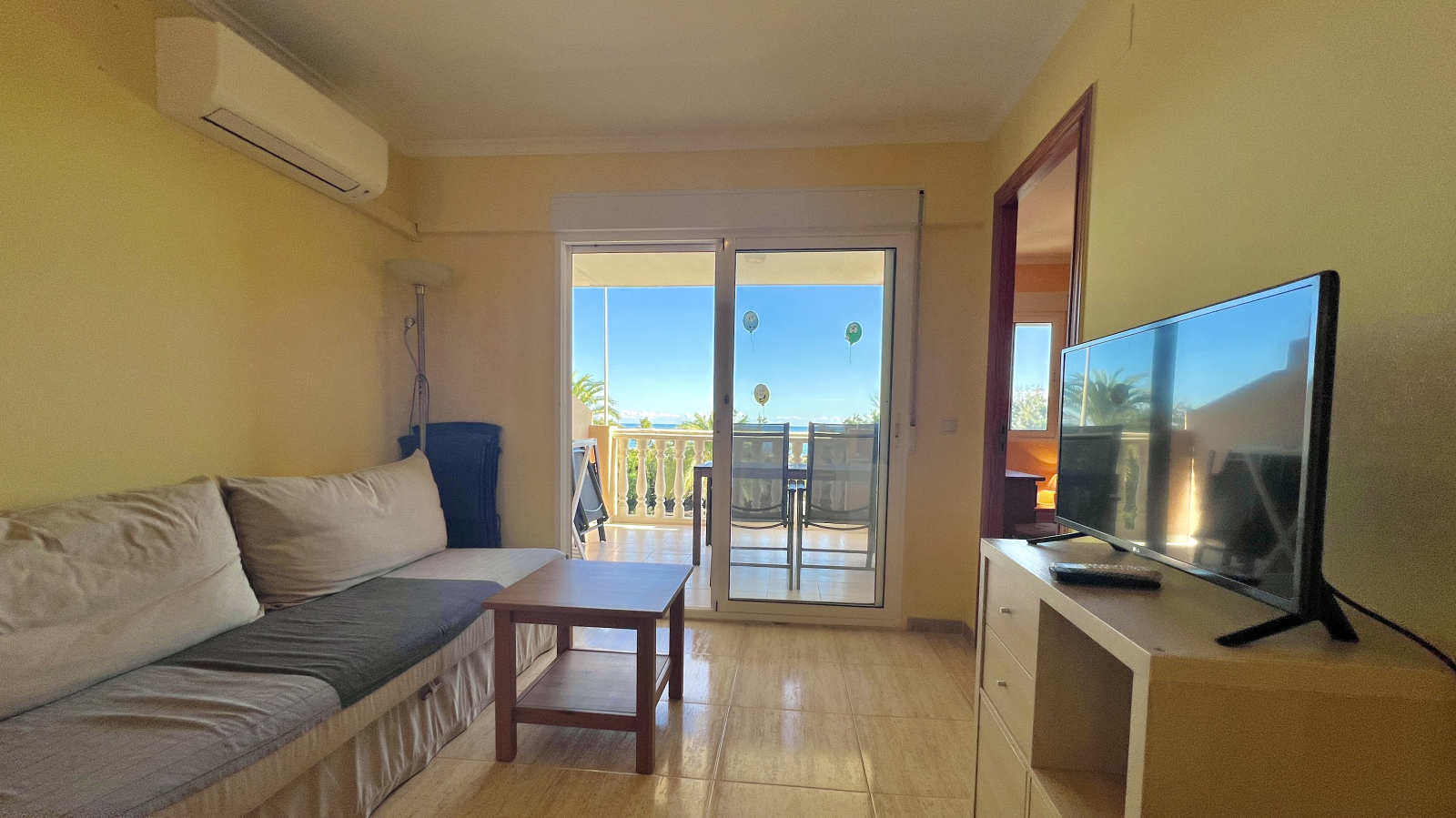 Fantástico apartamento de 3 dormitorios en un bonito complejo junto a la playa.