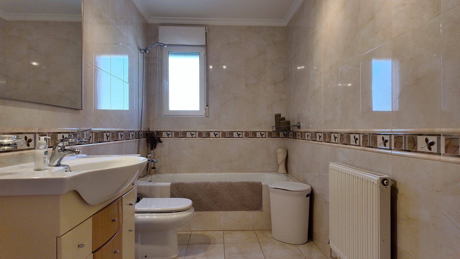 GC-0325 - Panoramic views and two independent homes in perfect condition