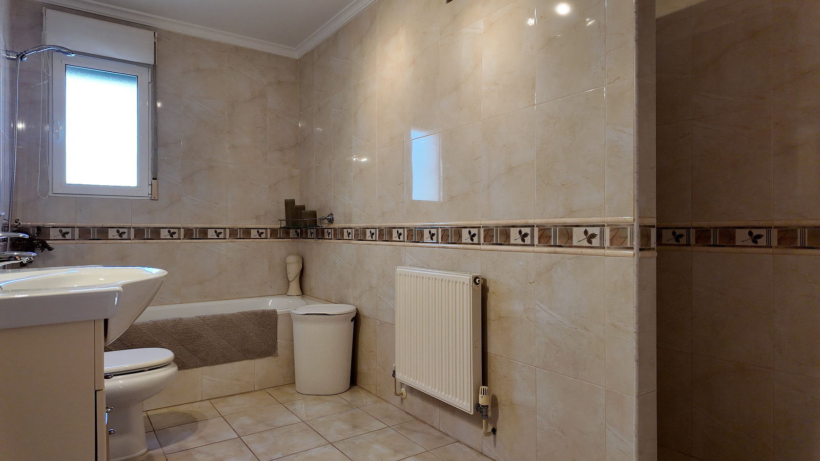 GC-0325 - Panoramic views and two independent homes in perfect condition