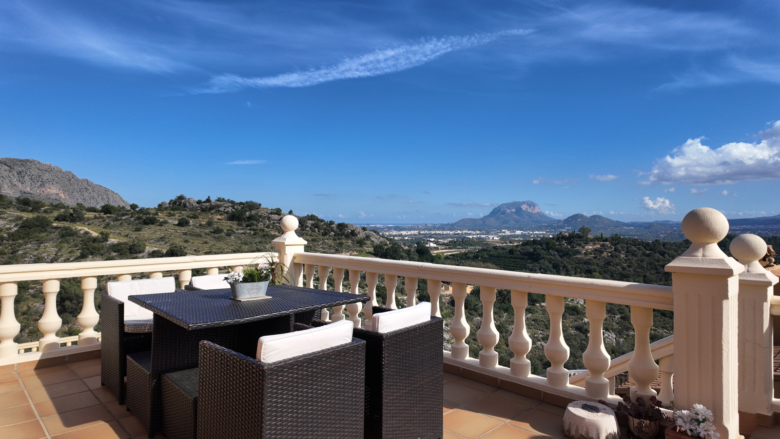 GC-0325 - Panoramic views and two independent homes in perfect condition