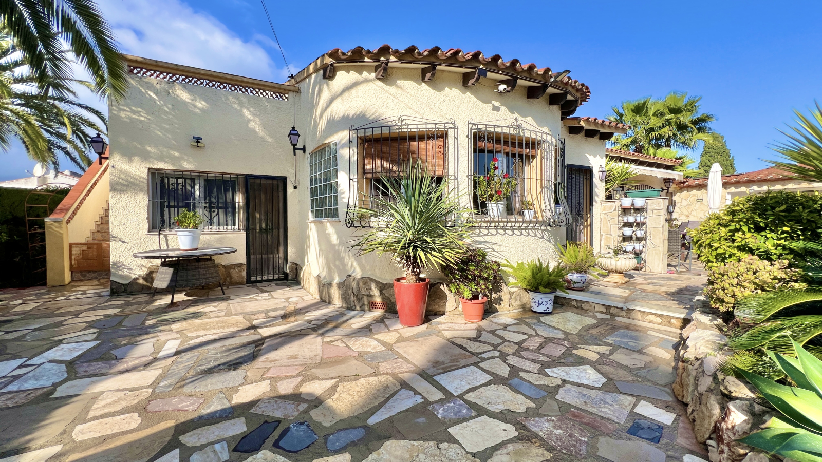 FK-1225 - Gemütliche Villa mit 3 Schlafzimmern und Pool in ruhiger Lage