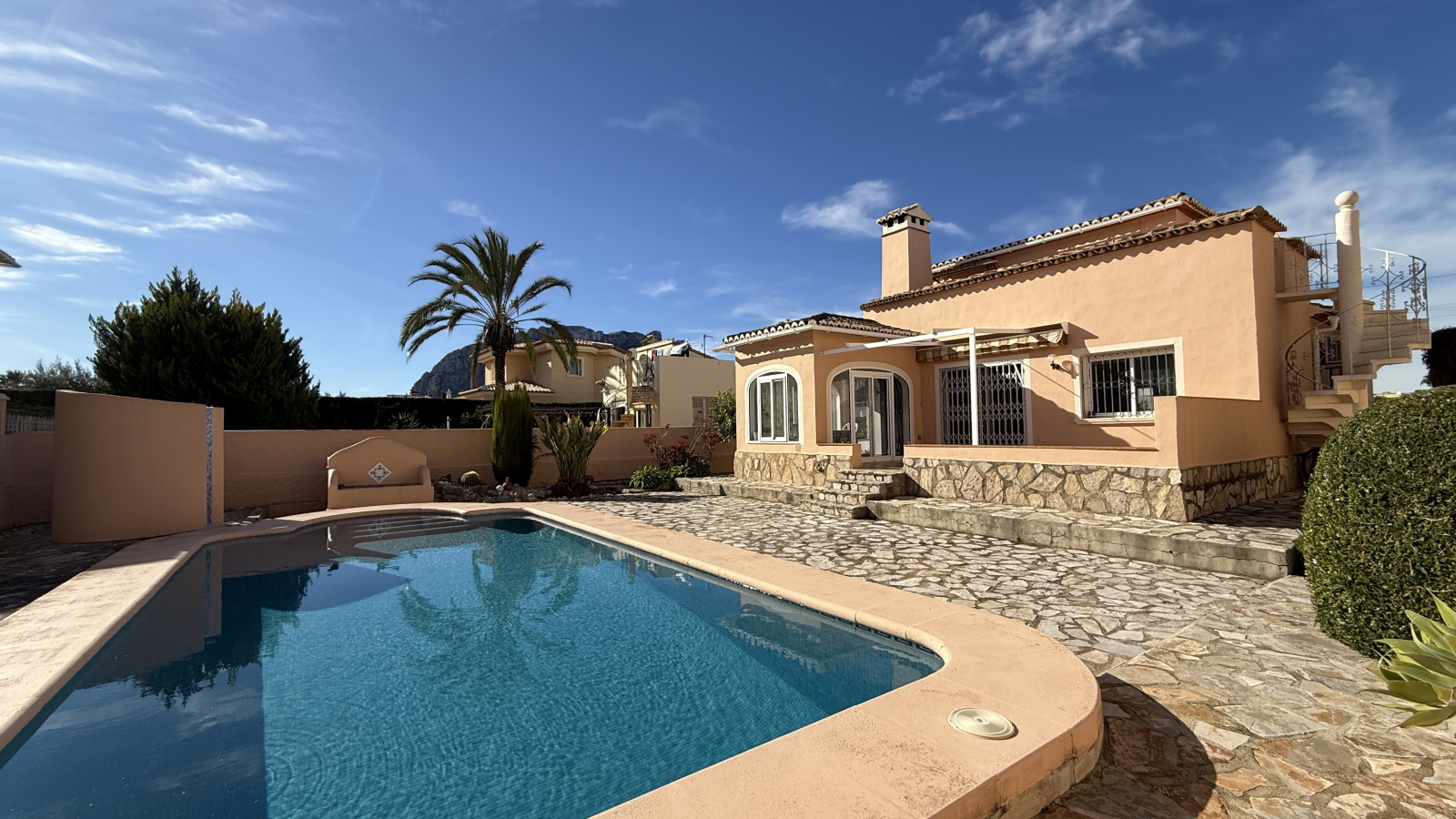 JS-0126 - Sonnige 3 Schlafzimmer Villa in Els Poblets mit Pool 