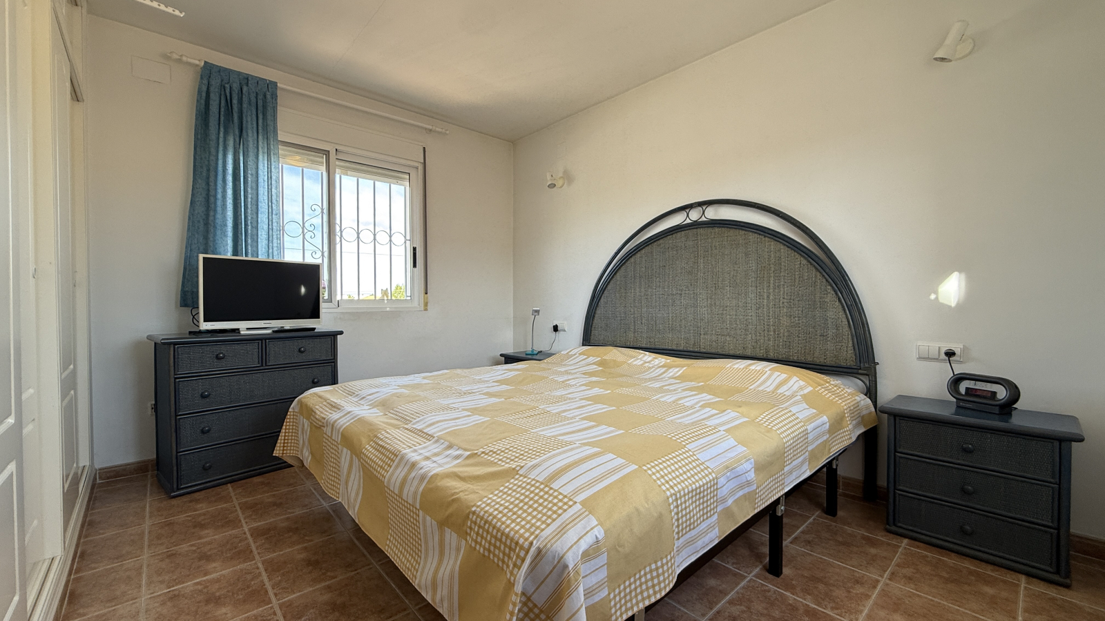 JS-0126 - Sonnige 3 Schlafzimmer Villa in Els Poblets mit Pool 