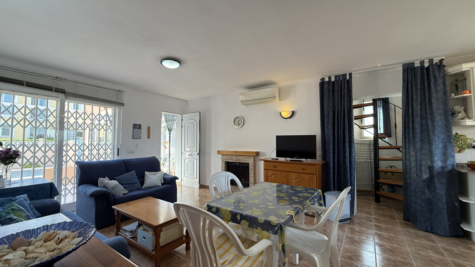 JS-0126 - Sonnige 3 Schlafzimmer Villa in Els Poblets mit Pool 