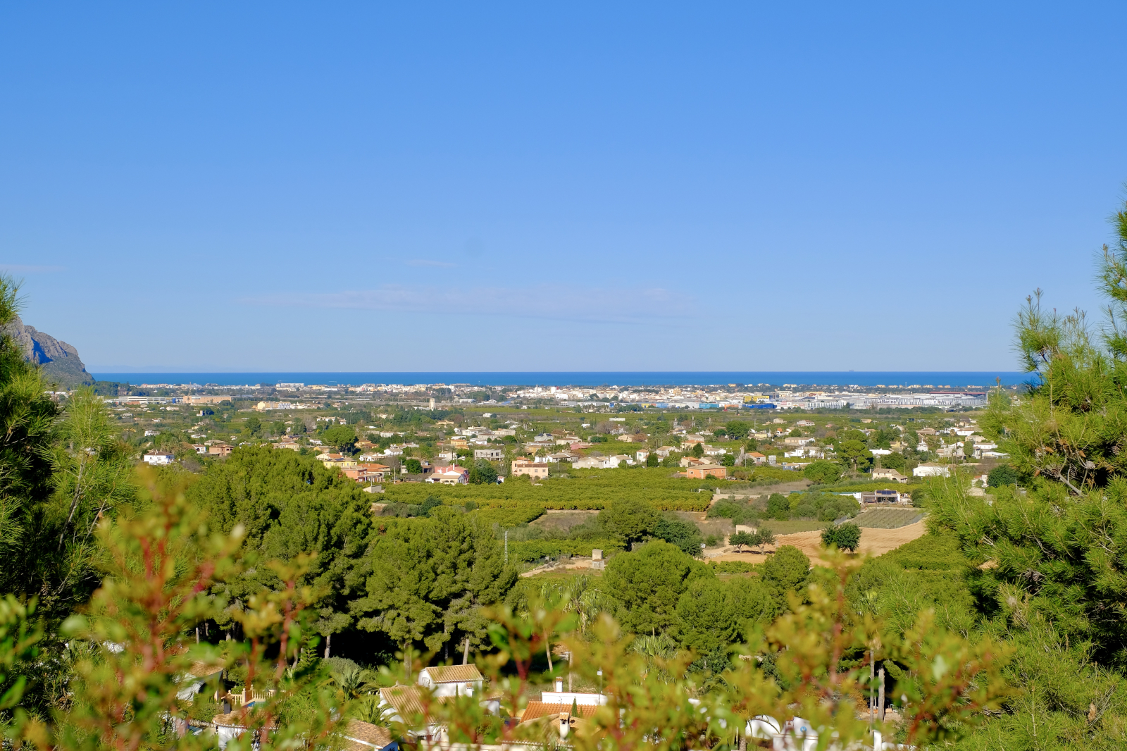 Villa neuve de 3 chambres avec piscine
