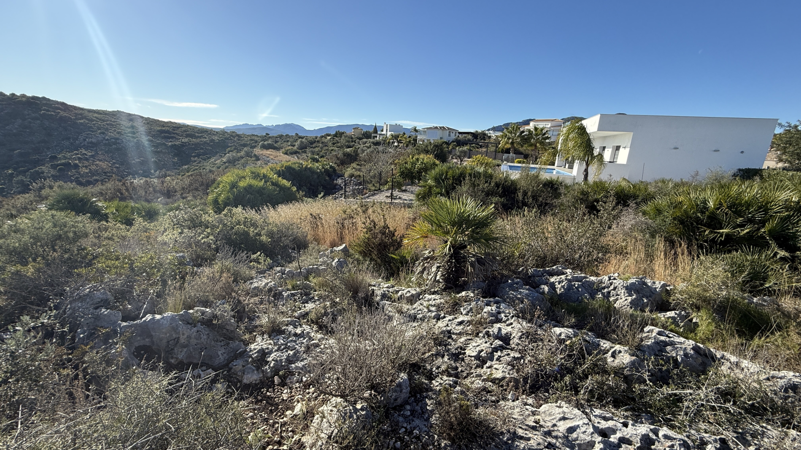 Parcela en esquina de ensueño con magníficas vistas al mar y panorámicas.