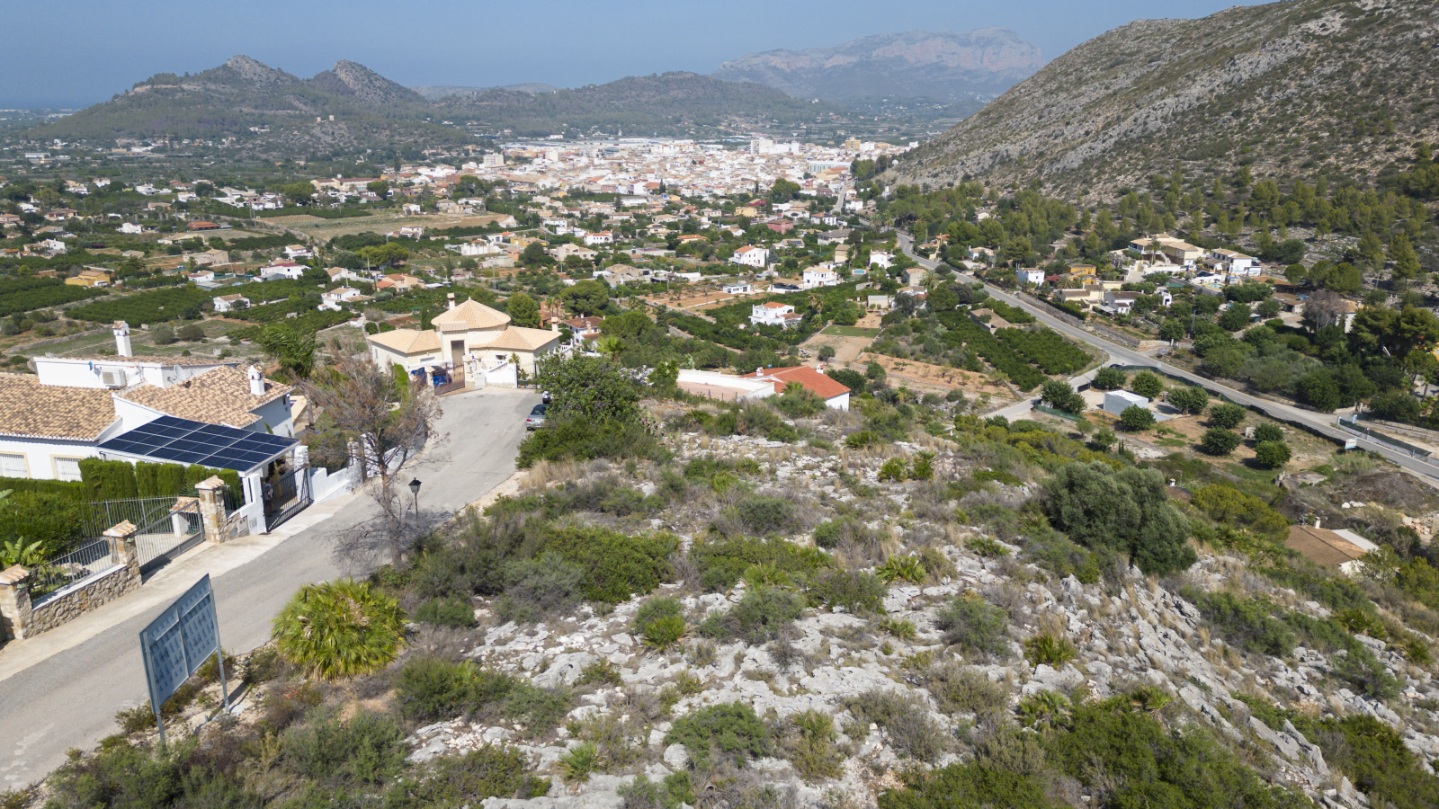 Villa neuve avec 4 chambres et 4 salles de bains, ensoleillée toute l'année