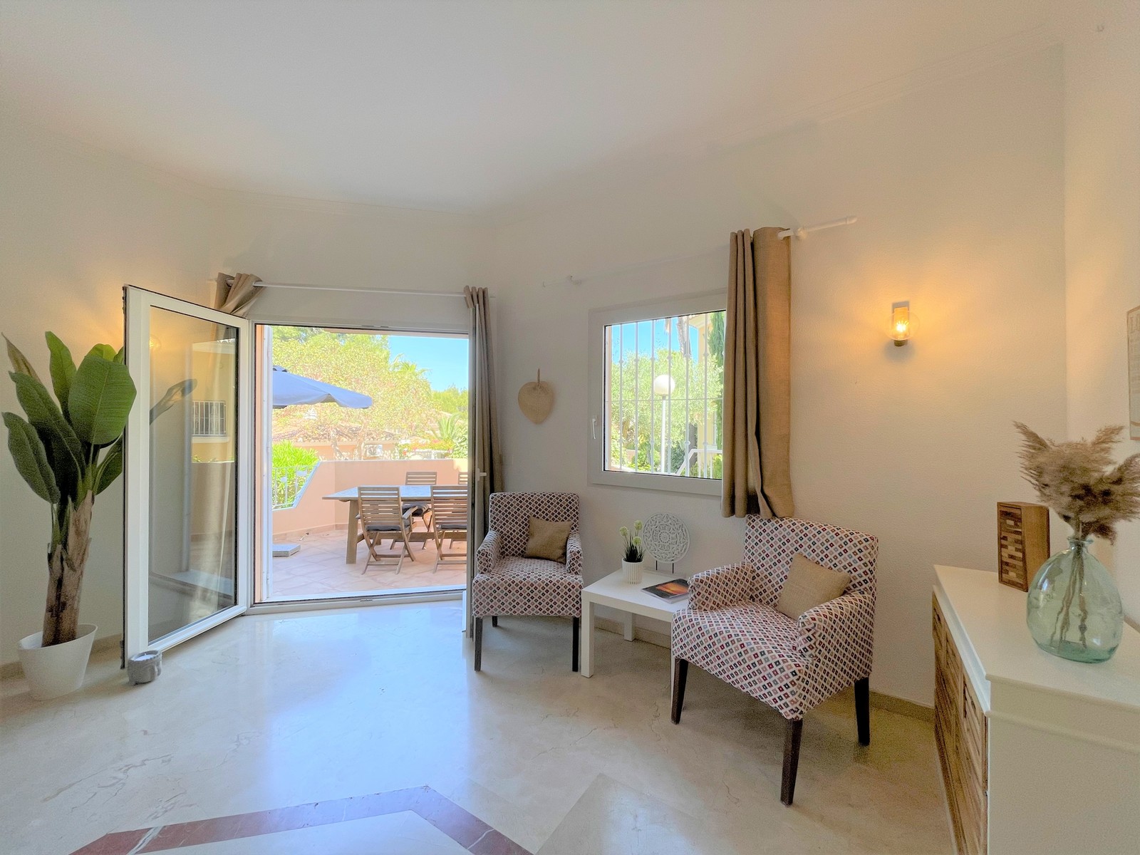 Villa moderne Mariposa à Denia avec 2 chambres, une belle piscine commune et un espace adapté au télétravail.