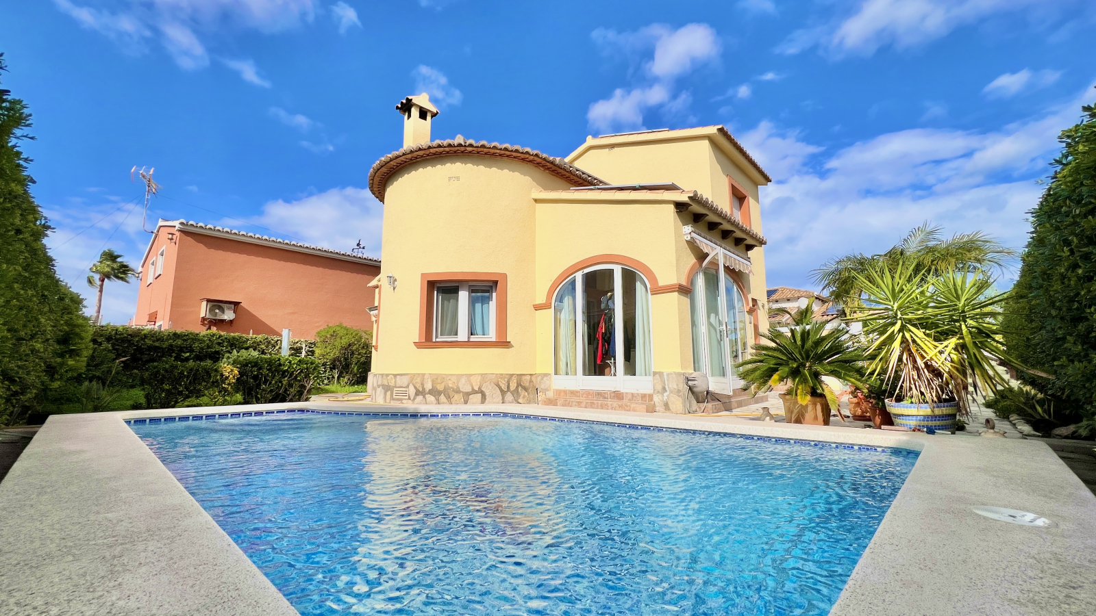 FK-0326 - Tolle Villa mit guter Ausstattung und 3 Schlafzimmern, Pool, Garage, uvm.