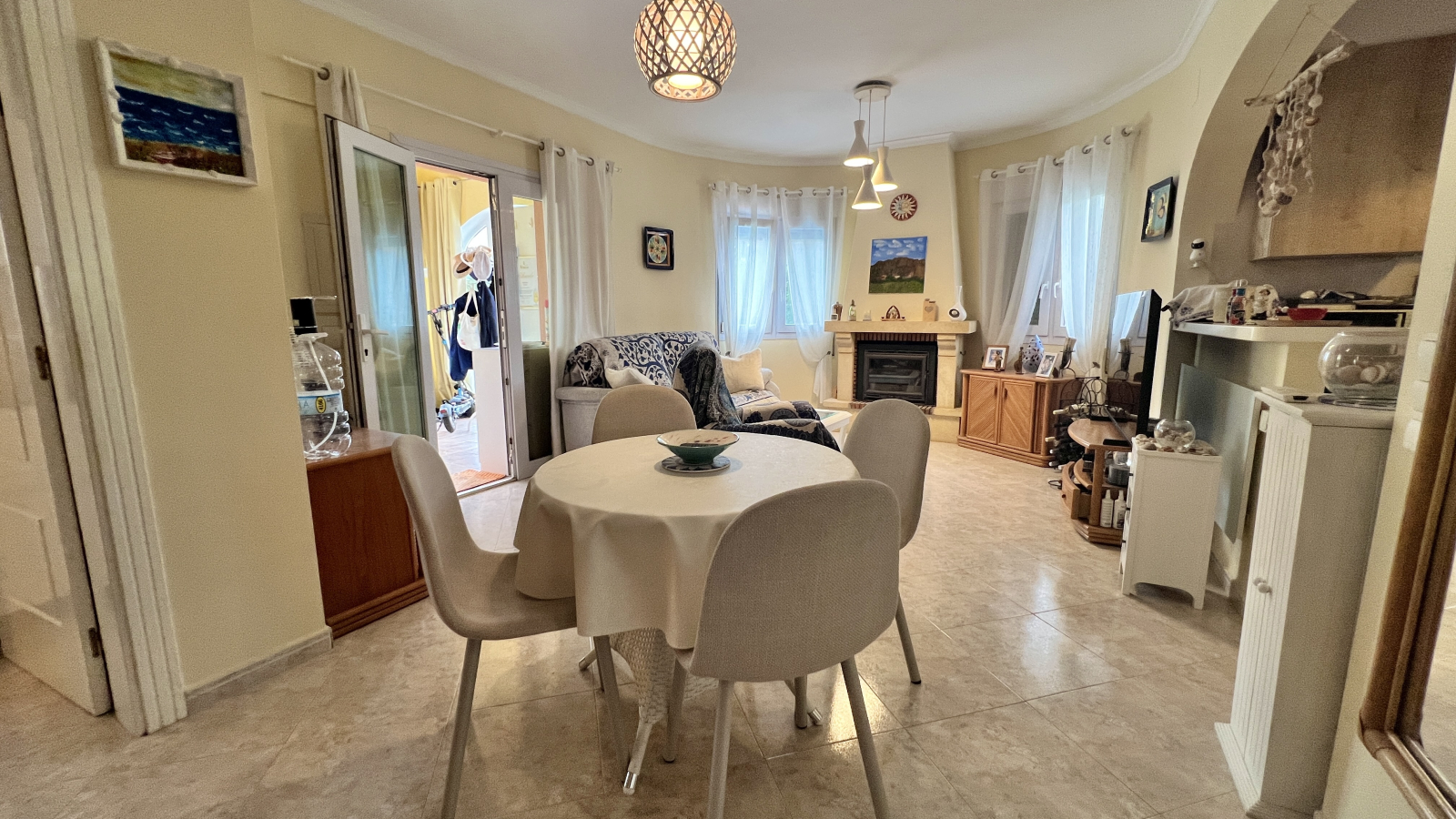 FK-0326 - Tolle Villa mit guter Ausstattung und 3 Schlafzimmern, Pool, Garage, uvm.