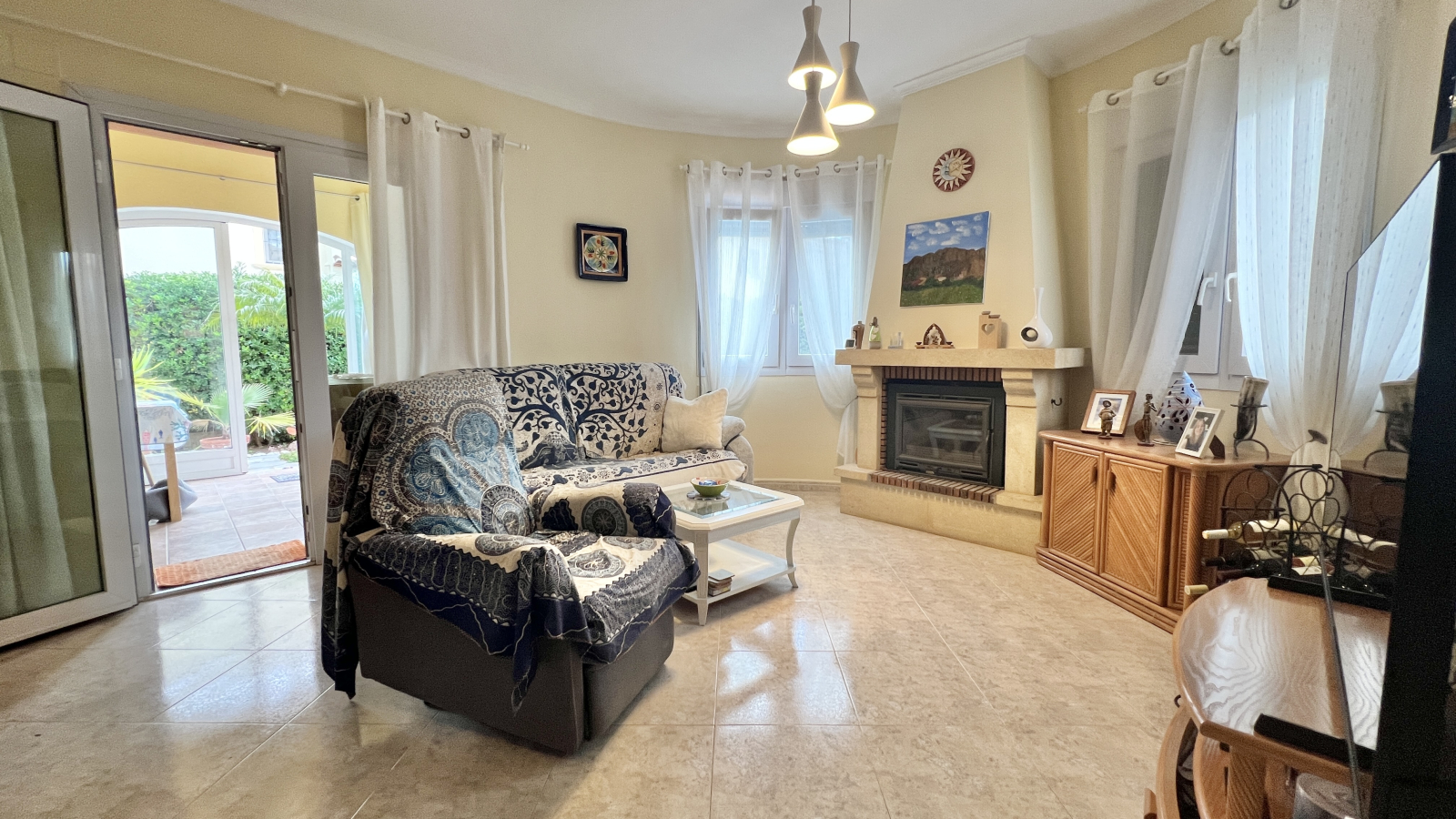 FK-0326 - Tolle Villa mit guter Ausstattung und 3 Schlafzimmern, Pool, Garage, uvm.