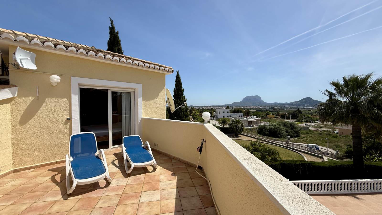AS-0926 - Villa très bien située avec vue magnifique, chauffage central, BBQ, etc.