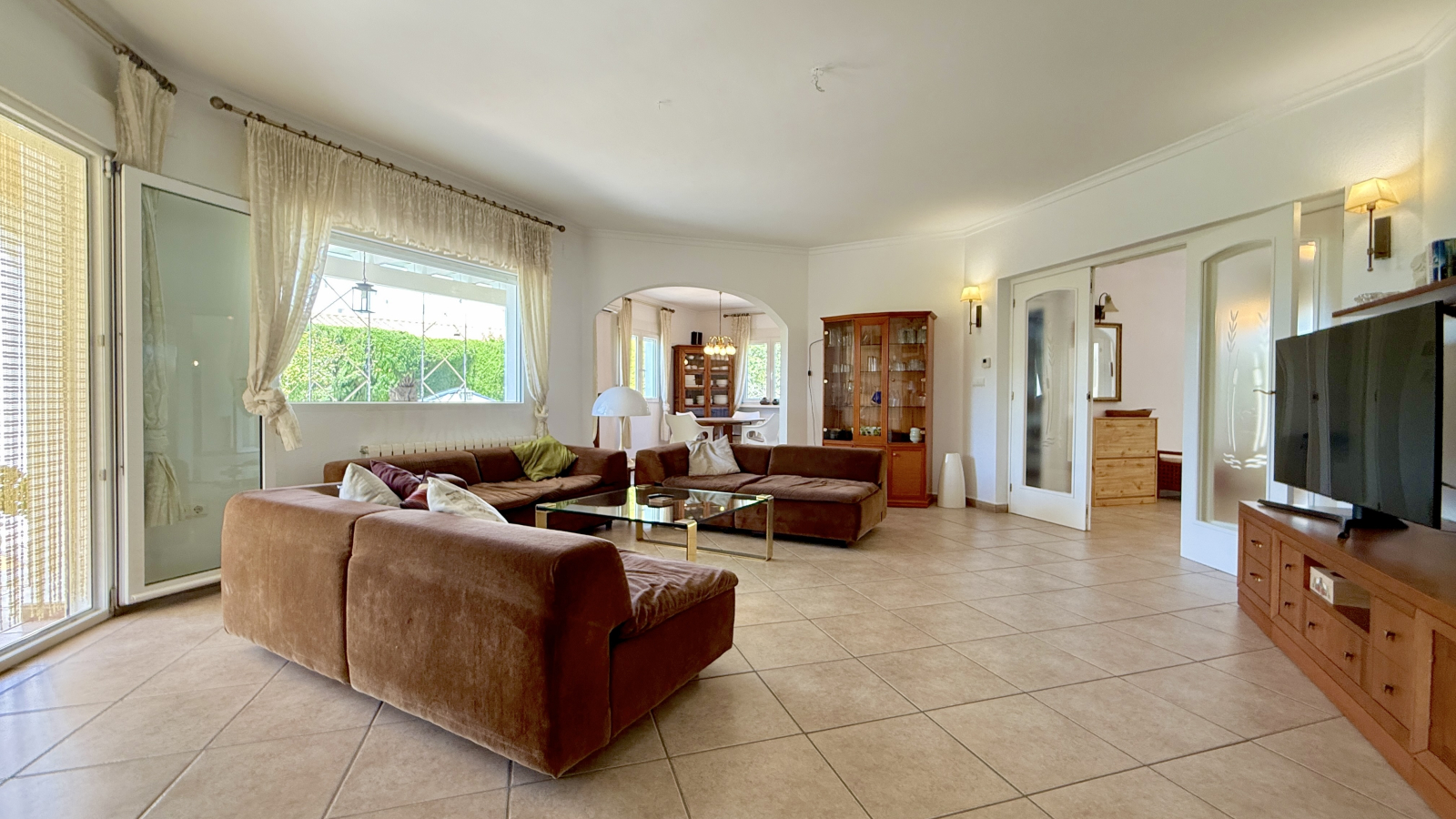 AS-0926 - Villa très bien située avec vue magnifique, chauffage central, BBQ, etc.