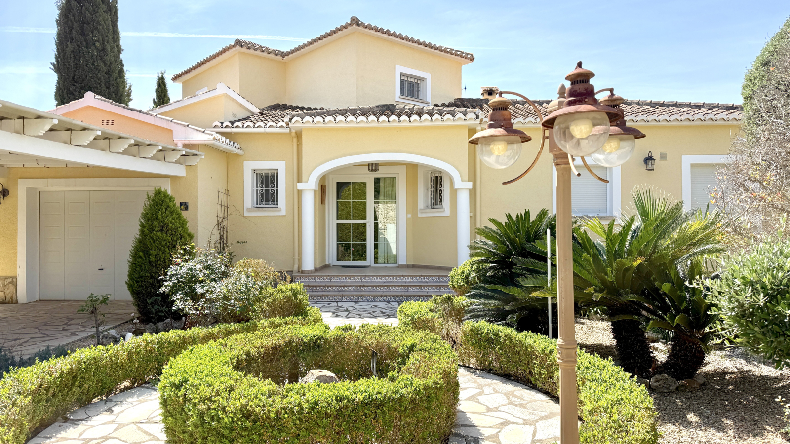 AS-0926 - Villa très bien située avec vue magnifique, chauffage central, BBQ, etc.