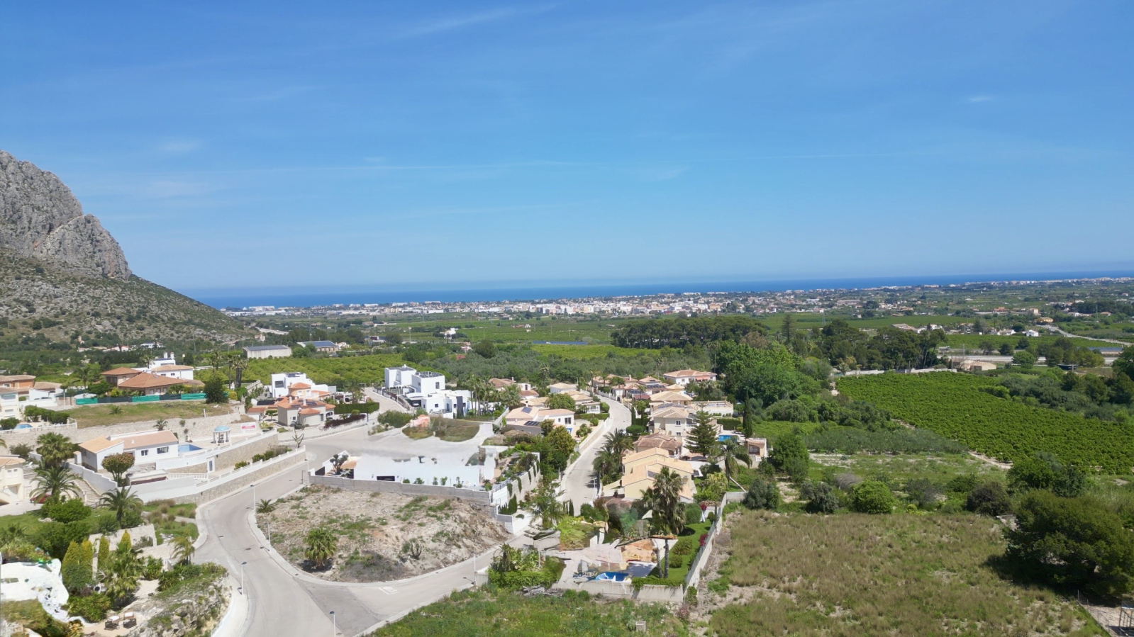 AS-0926 - Villa très bien située avec vue magnifique, chauffage central, BBQ, etc.