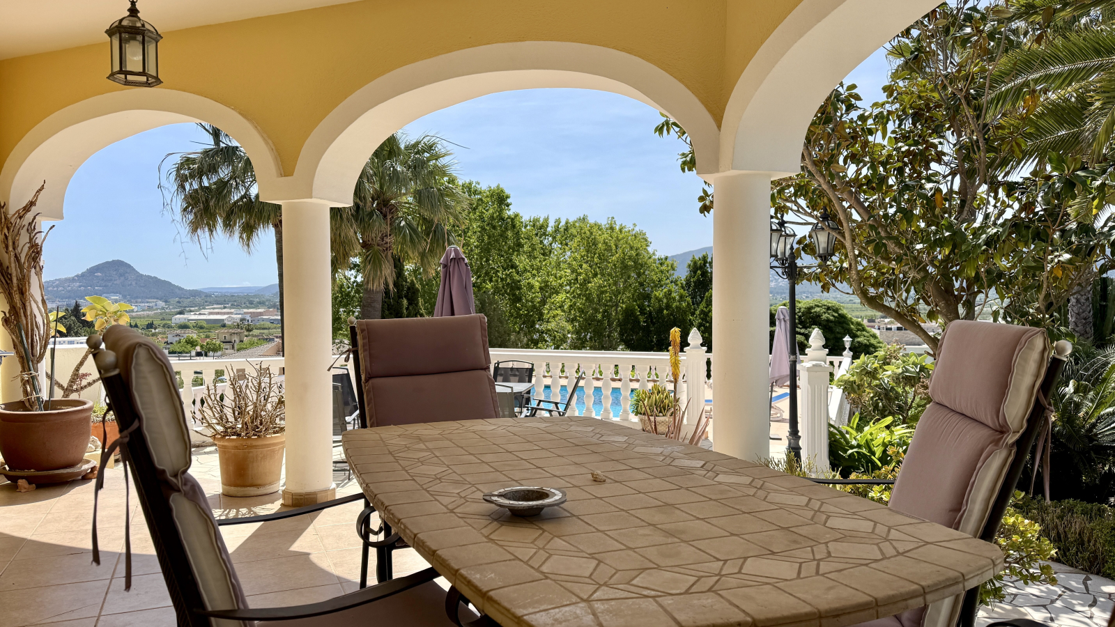 AS-0926 - Villa très bien située avec vue magnifique, chauffage central, BBQ, etc.