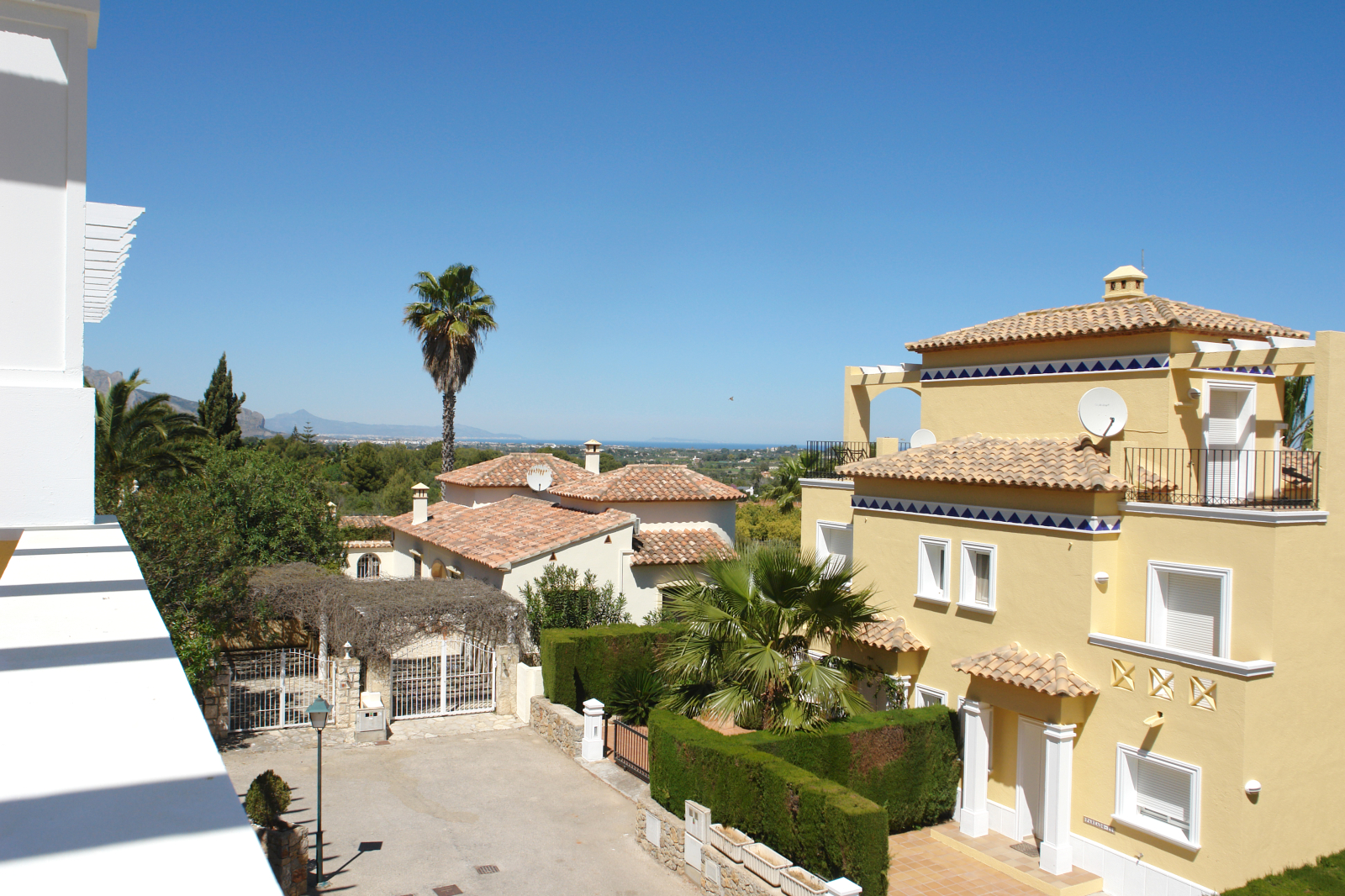 LS-0159 - Apartamento en última planta con terraza, plaza de aparcamiento y trastero
