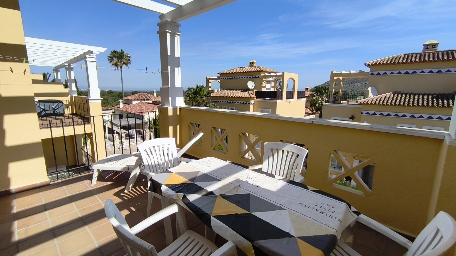 LS-0159 - Apartamento en última planta con terraza, plaza de aparcamiento y trastero