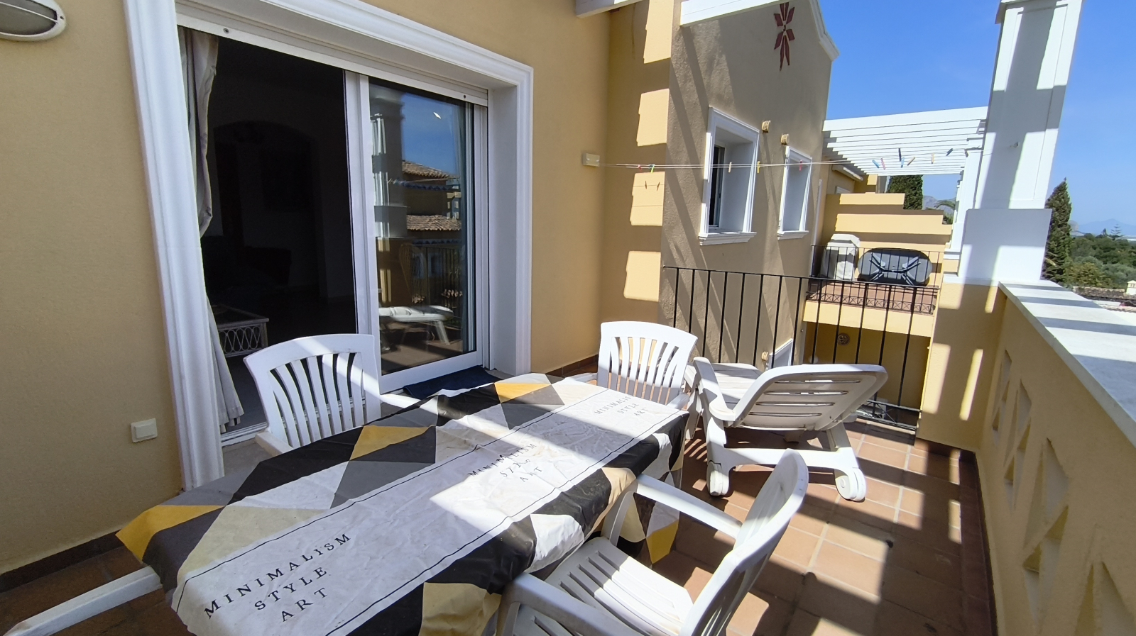 LS-0159 - Apartamento en última planta con terraza, plaza de aparcamiento y trastero