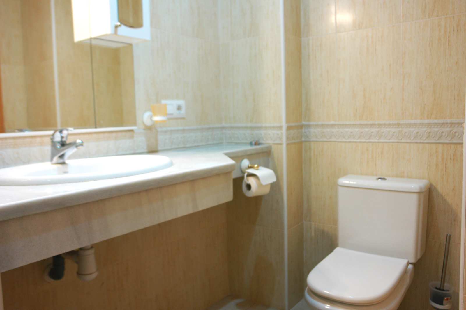LS-0159 - Apartamento en última planta con terraza, plaza de aparcamiento y trastero