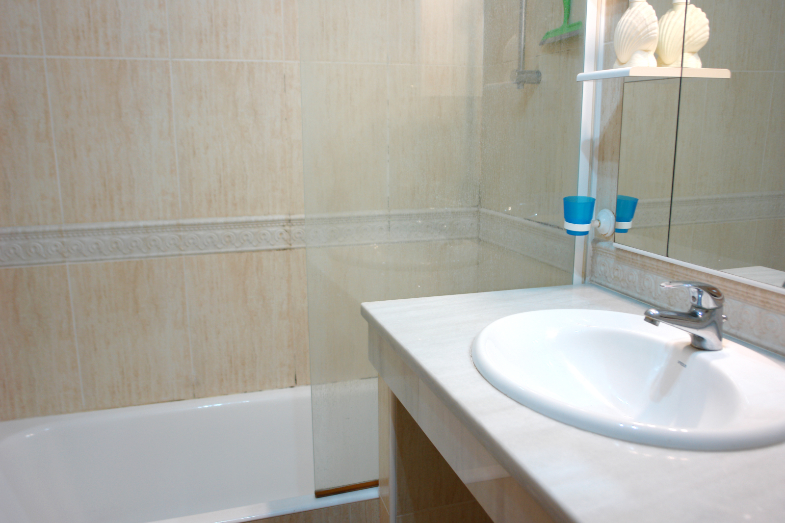 LS-0159 - Apartamento en última planta con terraza, plaza de aparcamiento y trastero
